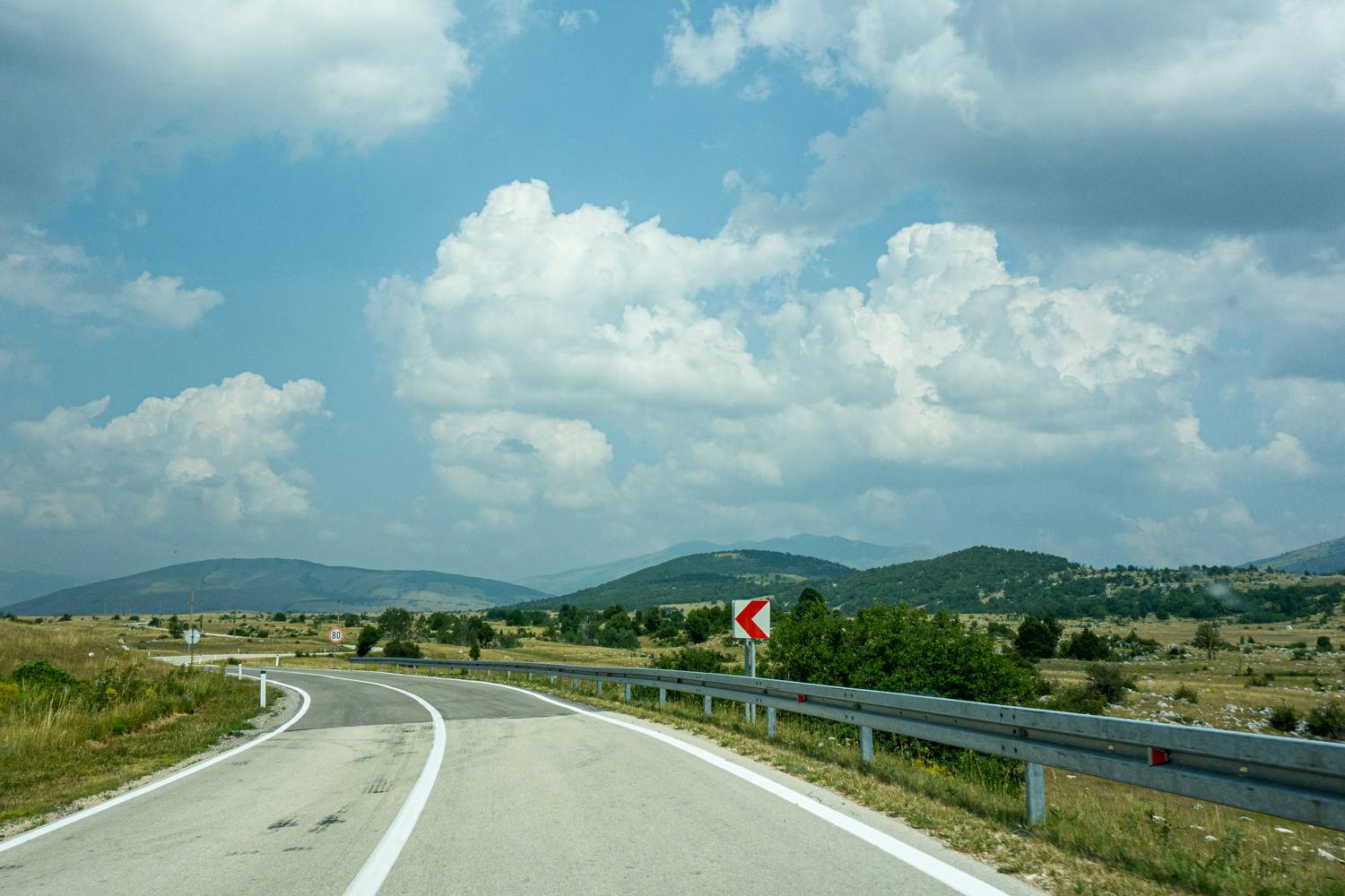 Otvoreni put kroz brda Bosne i Hercegovine